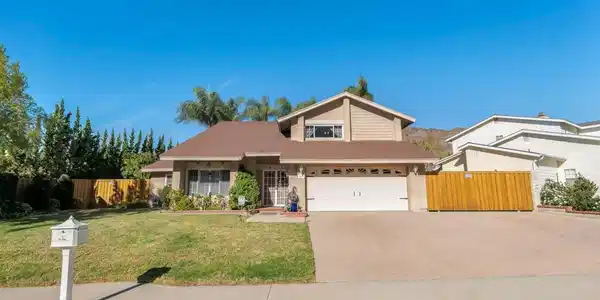 453 Moondance Street
