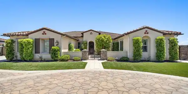 420 Agua Vista Dr