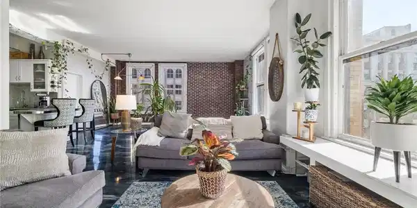 215 W 7th Street