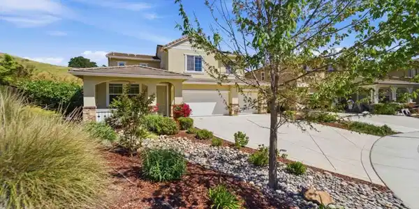 1661 Longmeadow Court