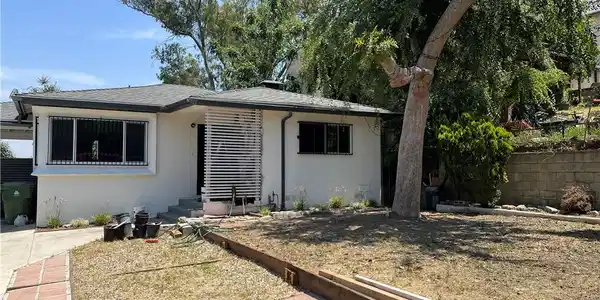 3842 Lomitas Drive