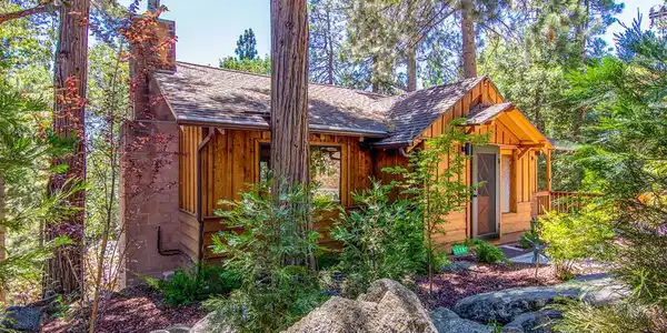 25284 Lakeview Drive
