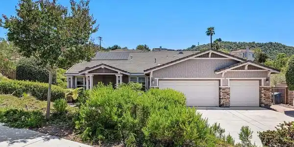 2625 Emerald Oaks