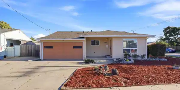 4672 Cerritos Avenue