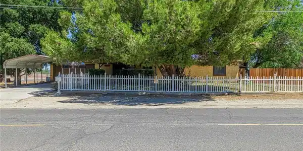 9505 E Avenue Q12