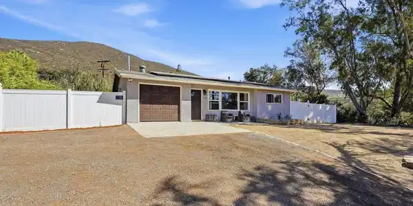 1315 Hillcrest Dr