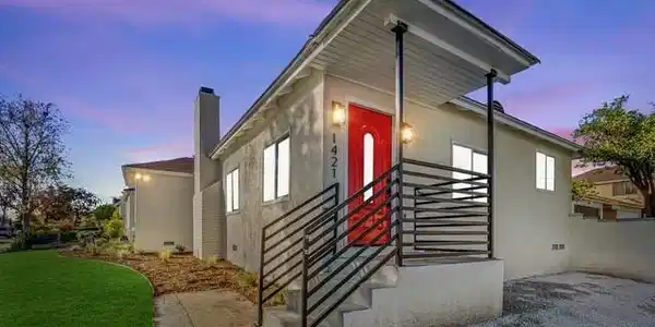 1421 E Norwood