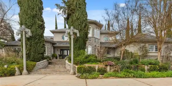 6136 E South Bear Creek Drive