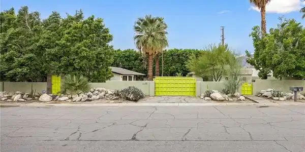 435 E Chuckwalla