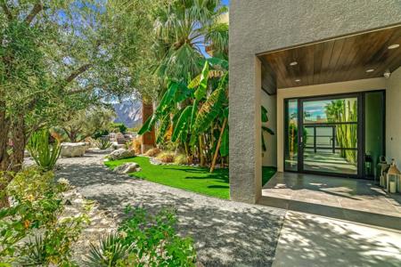 427 N Avenida Caballeros