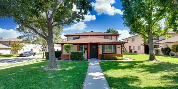 1102 W Calle Del Sol