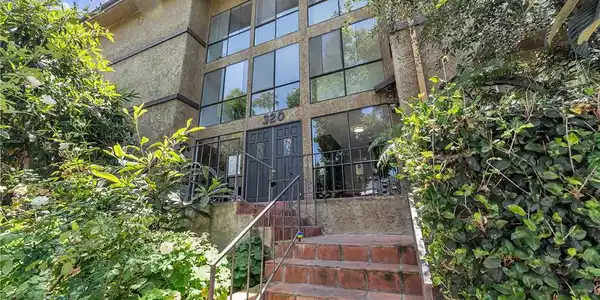 320 E Stocker