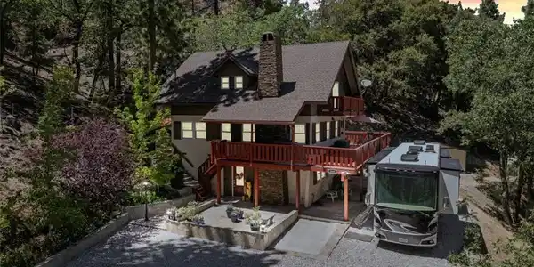 869 Mocking Bird Road