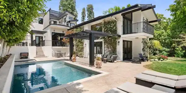 16820 Oak View Drive