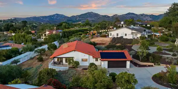 13324 Avenida La Valencia