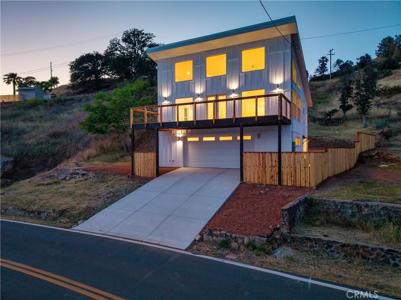 12172 Lakeshore Drive
