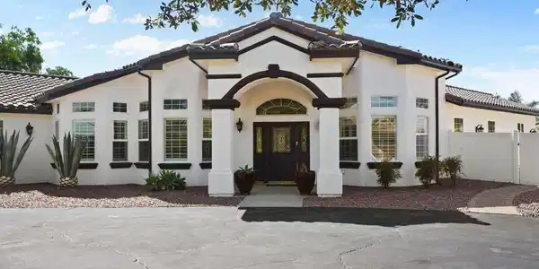 3029 N Victoria Drive