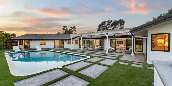2975 Woodford Drive