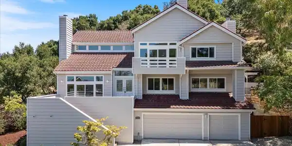 10387 Avenida Lane