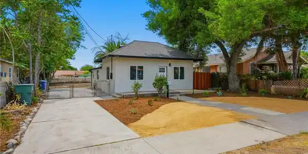 939 W 8th