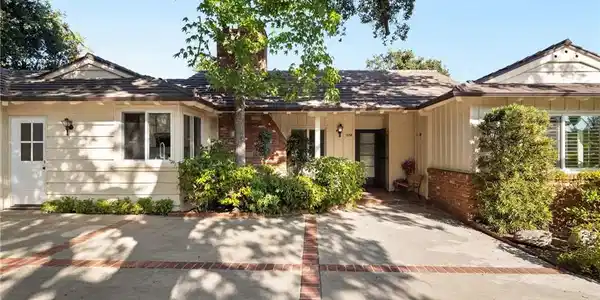 1648 Highland Oaks Drive