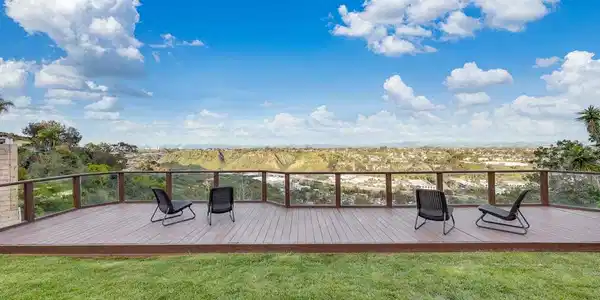5777 Desert View Dr