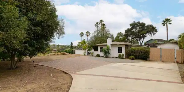 1005 Alta Vista