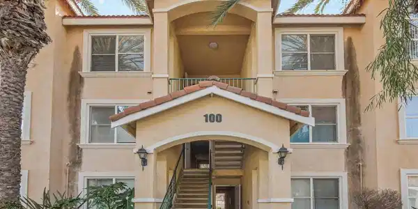 100 N River Cir