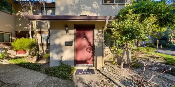 1055 Oddstad Boulevard