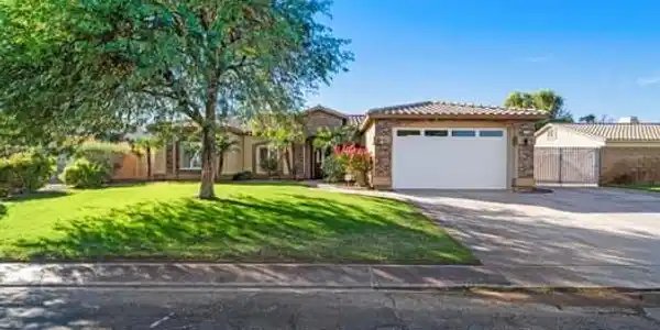 2733 Sweetwater Drive