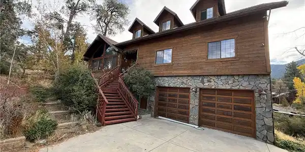 2405 St Bernard
