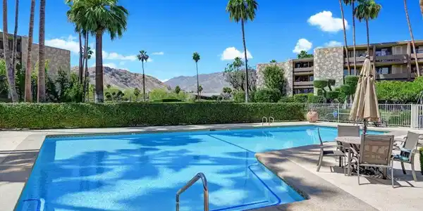 1660 S La Reina Way