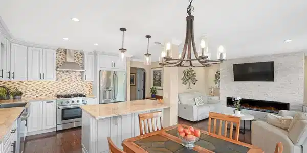2400 Pine Knoll DR