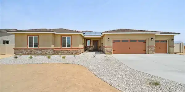 14896 Desert Lily