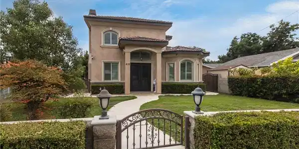 418 El Monte Street