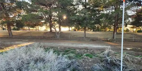 2 AC Near W Ave F8