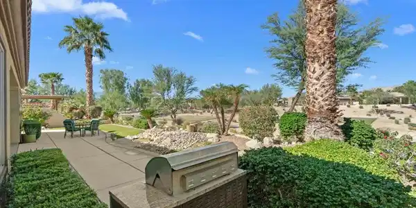 81554 Avenida Estuco