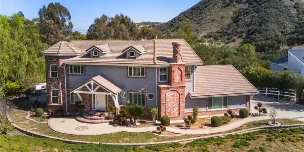 6 Bronco Lane
