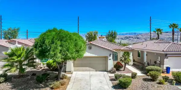 80276 Avenida Linda Vista
