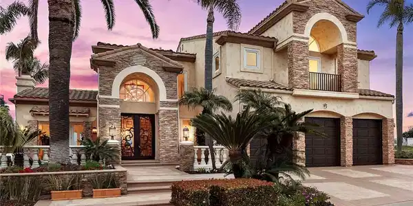 20 Coronado Pointe