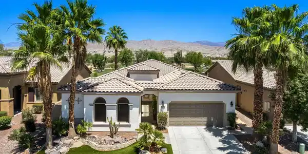 81226 Avenida Colonias