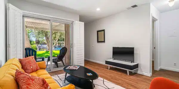 550 N Villa Court