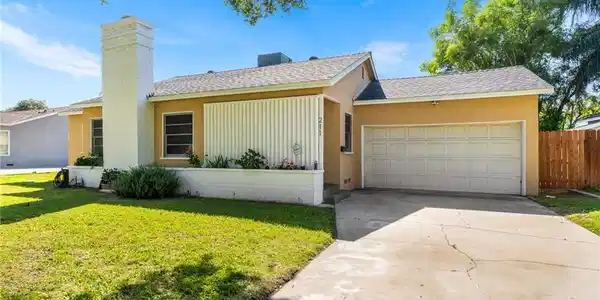 211 E 34th