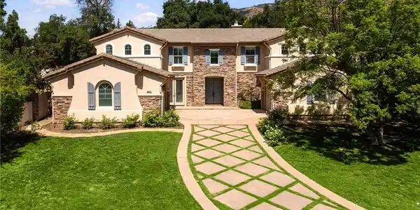 2271 Redwood Drive