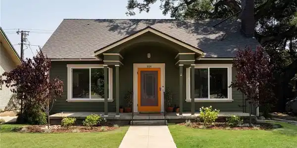 814 E Foothill Boulevard