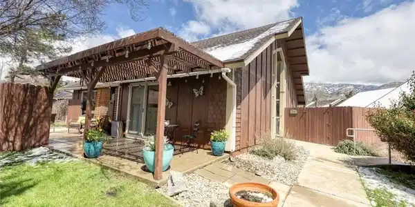 102 Meadow Lakes Drive