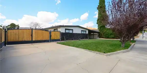 1057 N Alessandro