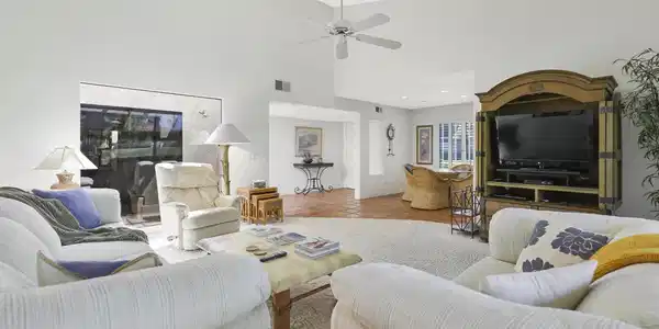 17 La Cerra Circle