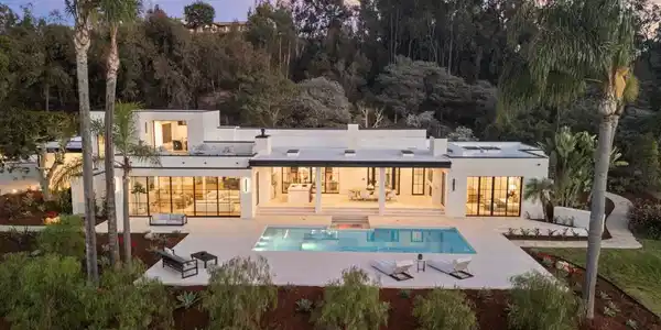 6067 Paseo Valencia