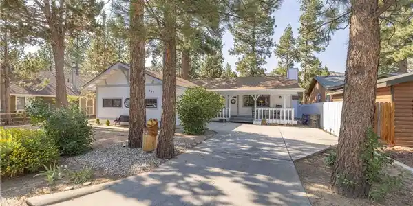 433 E Barker